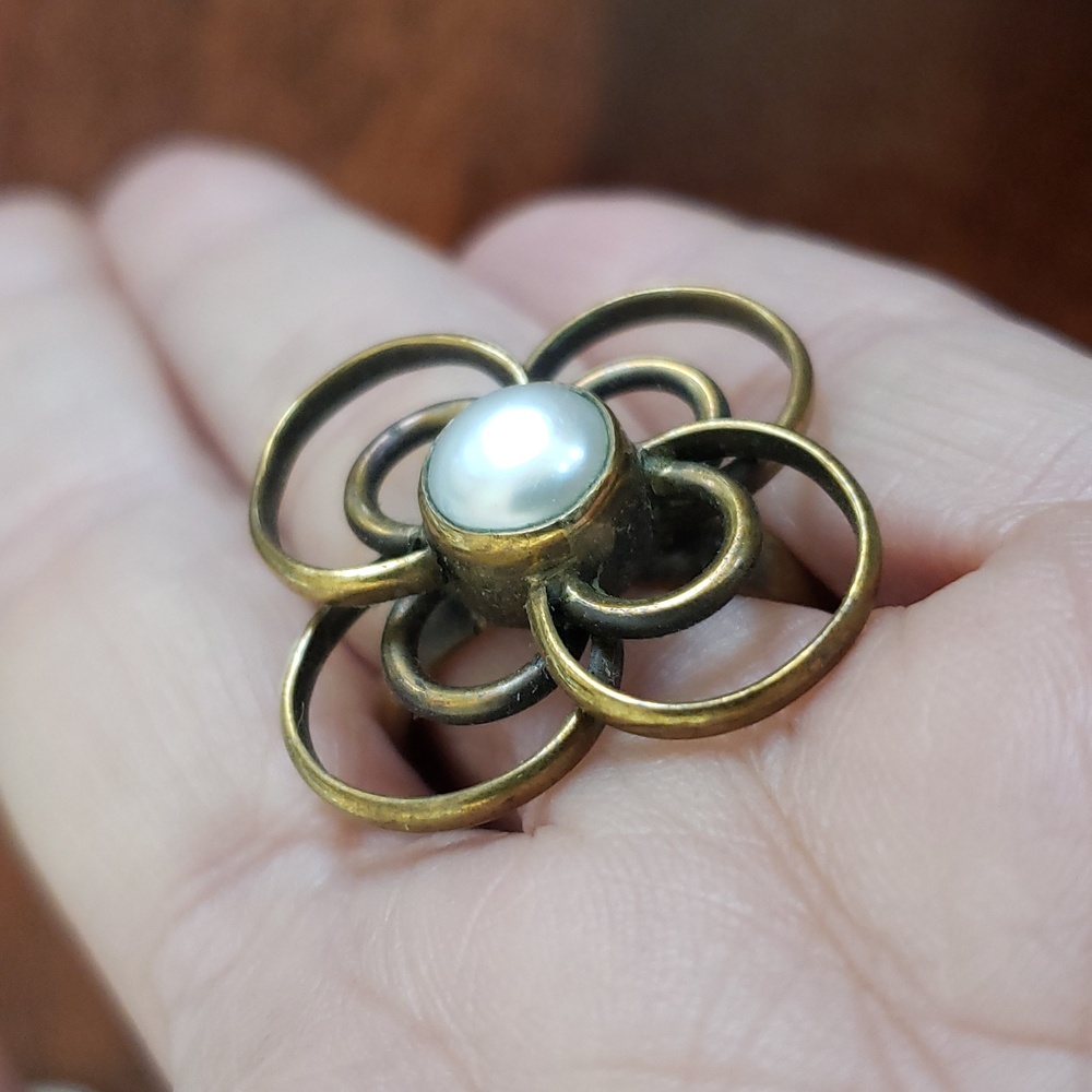 Vintage Antique Brass Pearl Flower Ring Dainty Boho Adjustable Cocktail Ring - Picture 10 of 10